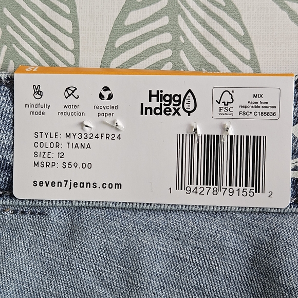 NWT!!! Seven7 Weekend Short Denim Women's Shorts Size 12 / 5" Inseam - Picture 4 of 7